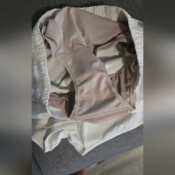 Lululemon Hotty Hot Shorts Size 8 Regular 2" - Picture 3 of 7